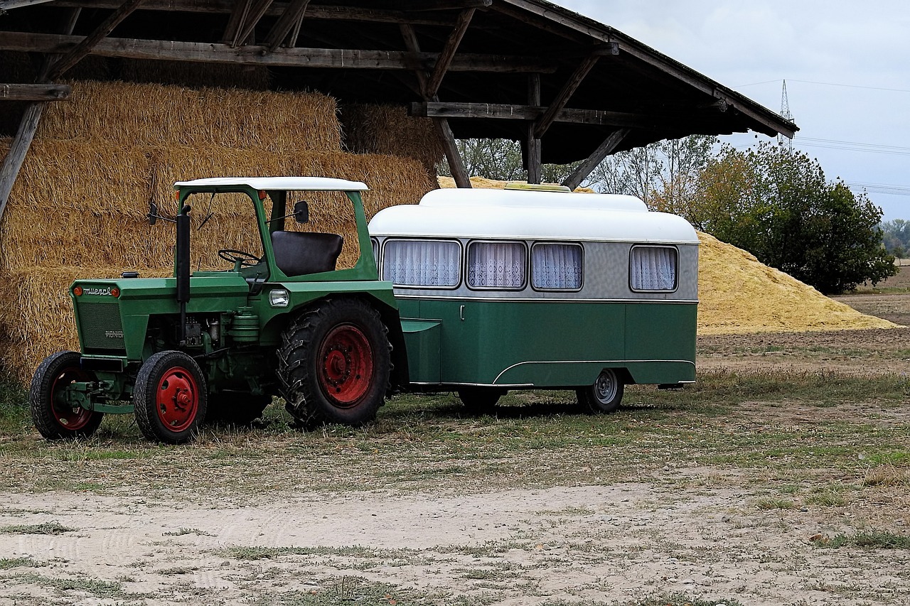tractor-caravan-field-barn