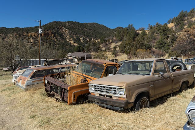 6 Steps for Selling Your Old Vehicle to a Car Recycling Center