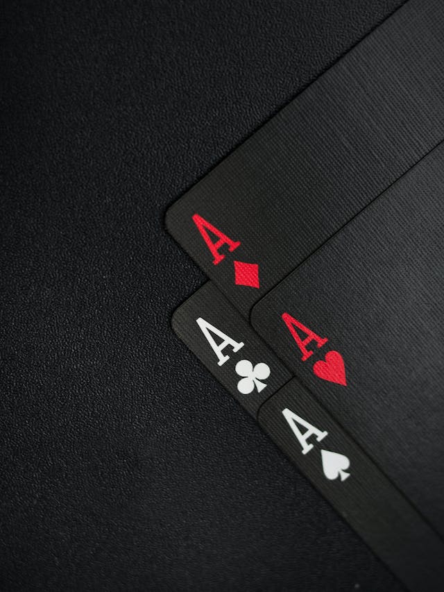 Online Poker: A Complete Guidebook!