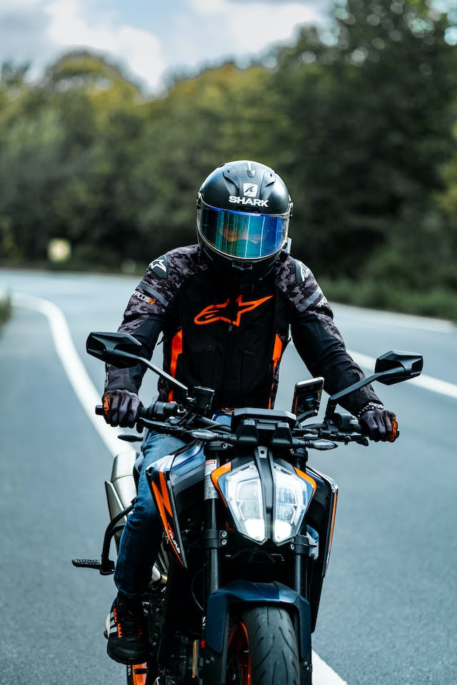 How to Wear Glasses Inside a Motorcycle Helmet?