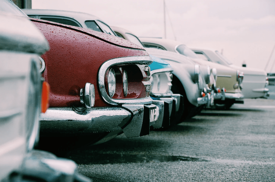 A picture of a collection of cars parked together.