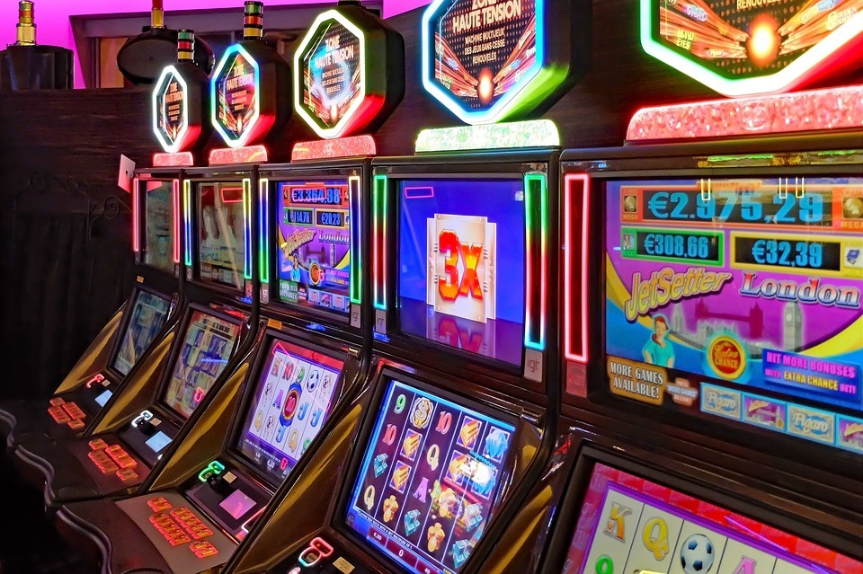 Casino Dealer Aprons Slot Machine