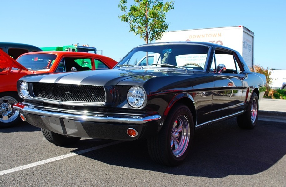 1965 Mustang with silver stripes