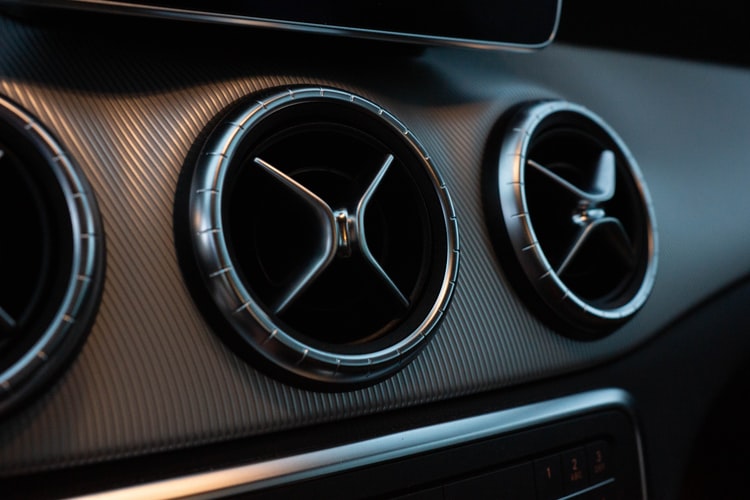 Air vents of a Mercedes Benz CLA 200.