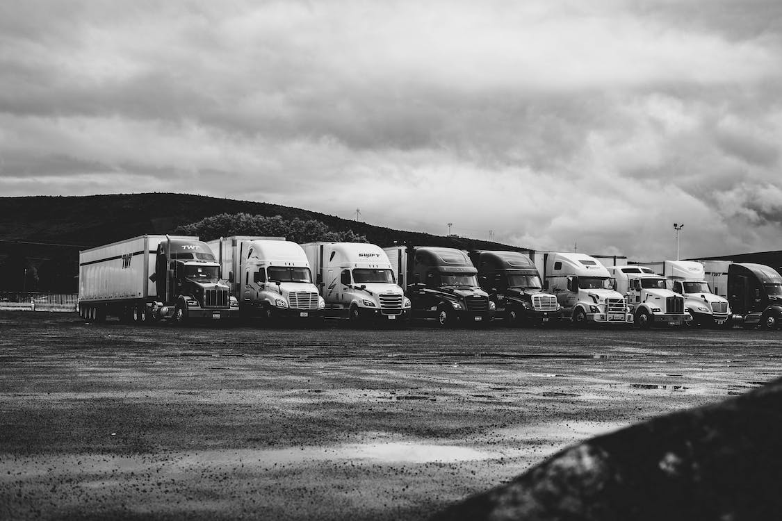 What to Consider When Selecting a Trucking Company