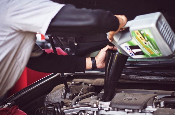 How to Check Your Car’s Engine Oil Level and Quality