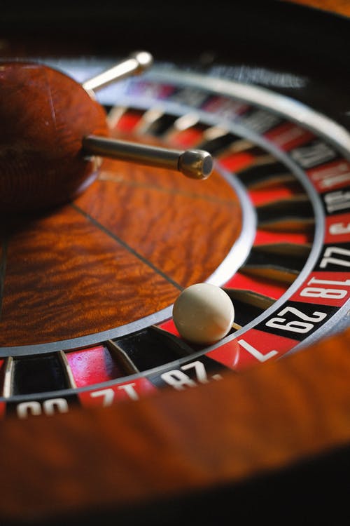 The Pros and Cons of Roulette Should You Play In an Online Casino