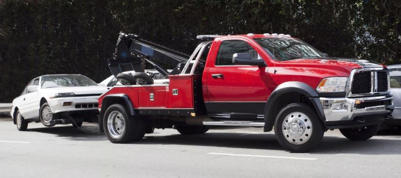 Roadside Assistance: When to Use a Towing Estimate Calculator