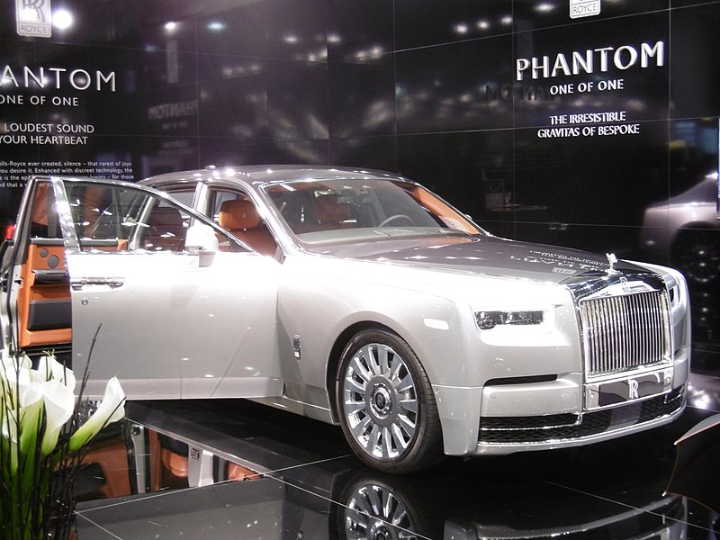 Rolls-Royce Phantom VIII in an auto show